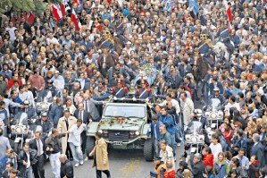 Multitudinario Adios
